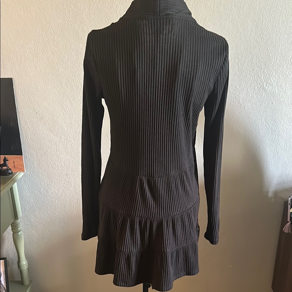 Black Ribbed Open Front Cardigan with Ruffle Bottom. - Picture 6 of 9